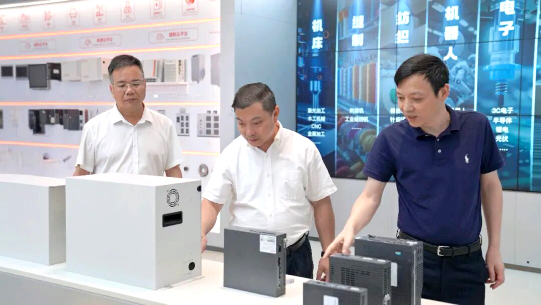 福州高新區領導一行蒞臨睿能科技調研指導(圖1)